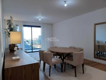 Apartamento T5 para Venda em Funchal (São Pedro)