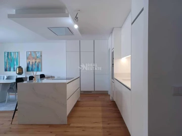 Apartamento T5 para Venda em Funchal (São Pedro)