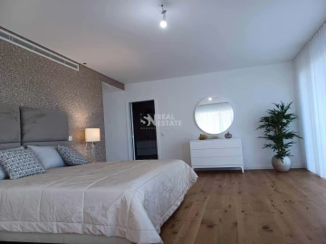 Apartamento T5 para Venda em Funchal (São Pedro)