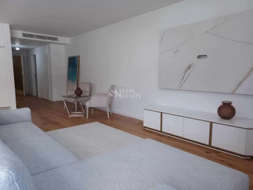 Apartamento T5 para Venda em Funchal (São Pedro)