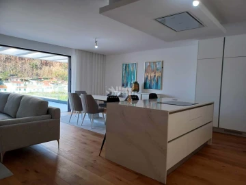 Apartamento T5 para Venda em Funchal (São Pedro)
