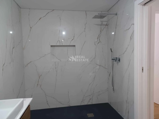 Apartamento T5 para Venda em Funchal (São Pedro) Foto 32