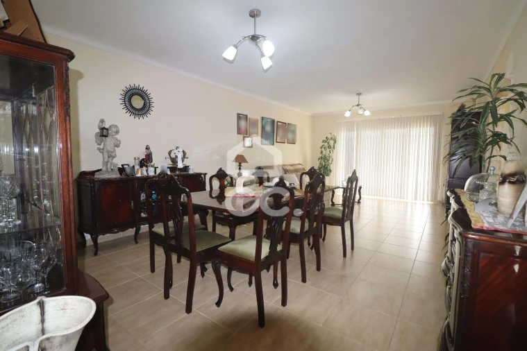 Moradia T3 para Venda em Nossa Senhora dos Remedios Foto 5