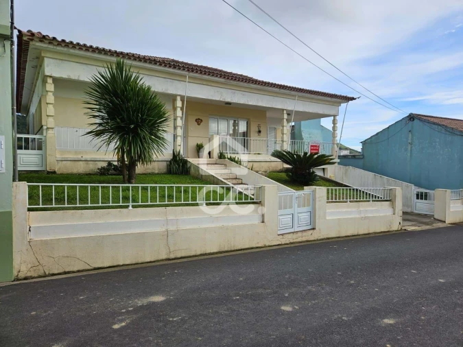 Moradia T3 para Venda em Nossa Senhora dos Remedios Foto 2