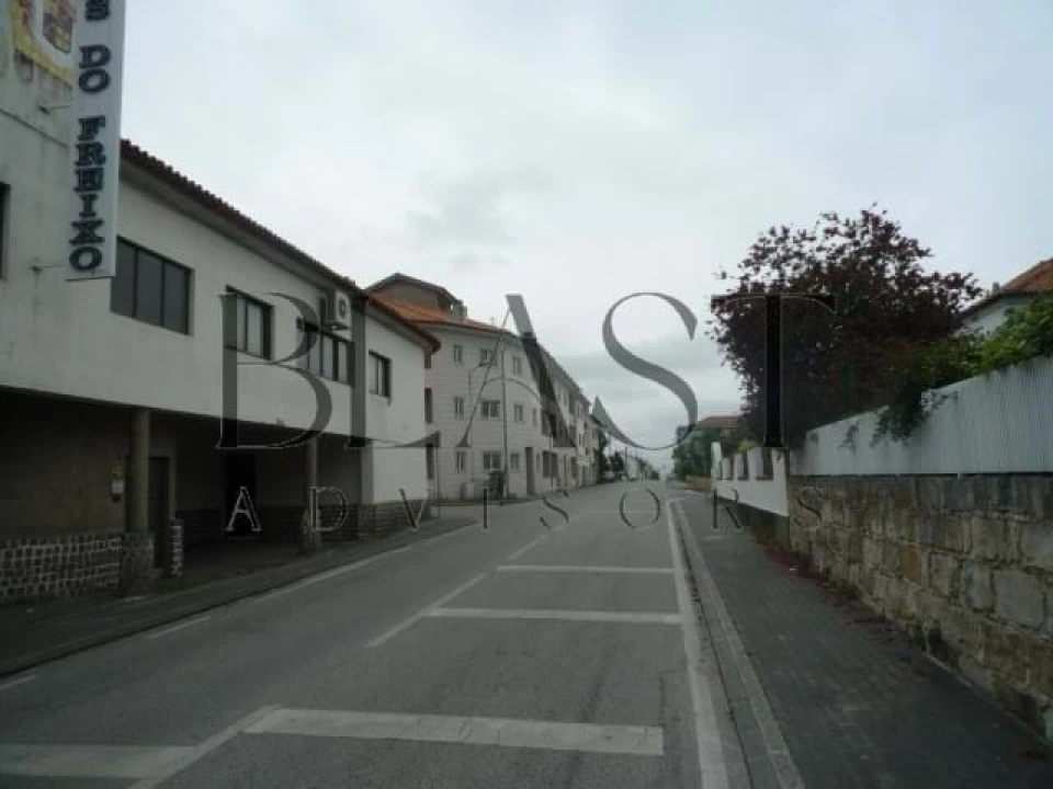 Prédio para Arrendamento em Sangalhos Foto 5