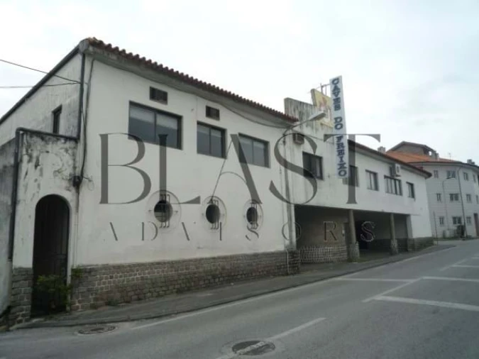 Prédio para Arrendamento em Sangalhos Foto 4