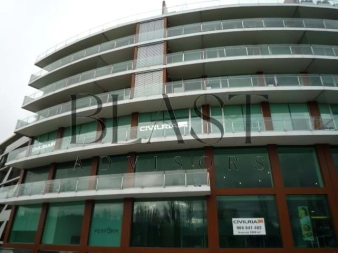 Prédio para Arrendamento em Glória e Vera Cruz