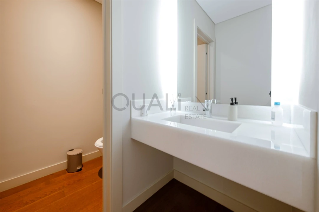 Apartamento T2 para Arrendamento em São Martinho Foto 8