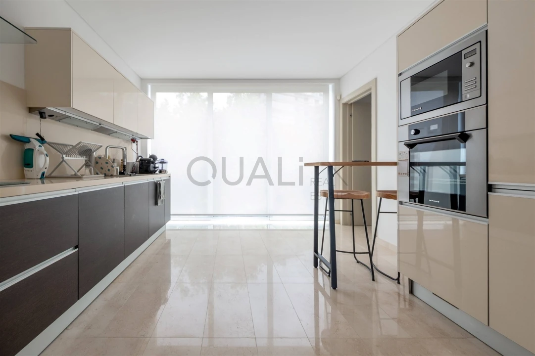 Apartamento T2 para Arrendamento em São Martinho Foto 4