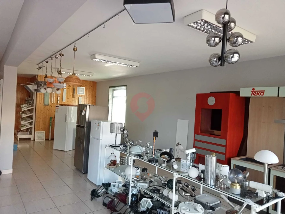 Loja para Venda em Troporiz e Lapela Foto 1