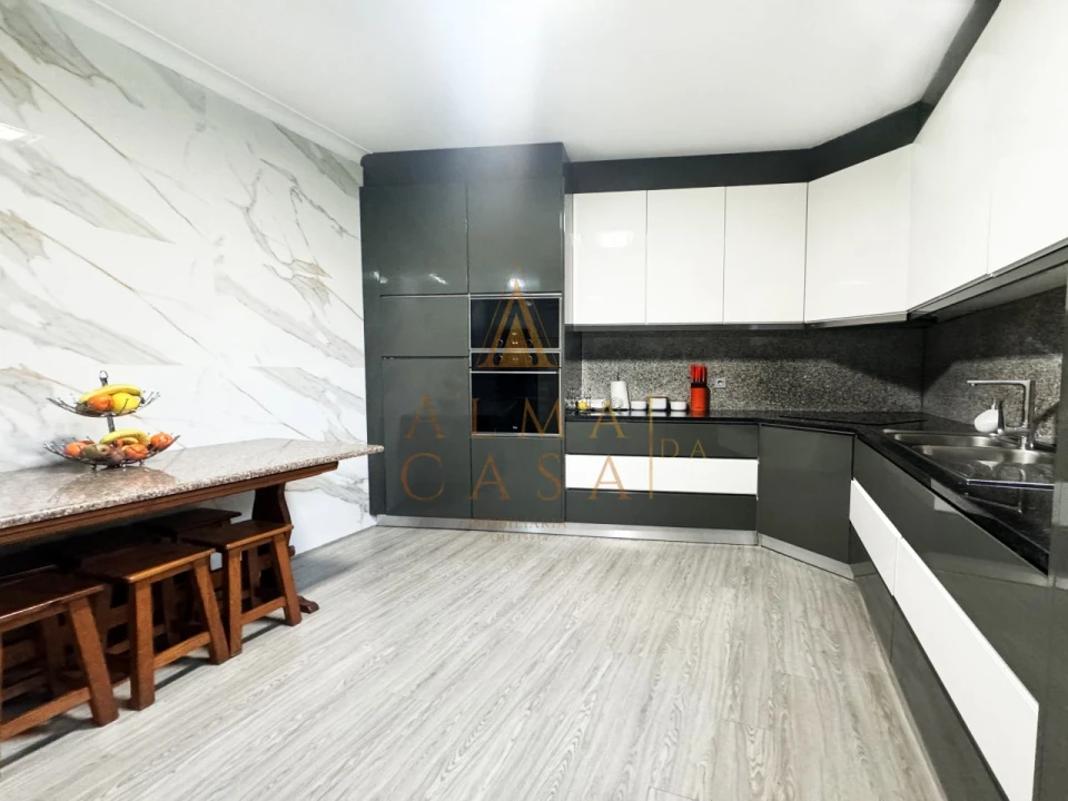 Moradia T4 para Venda em Baguim do Monte (Rio Tinto) Foto 1