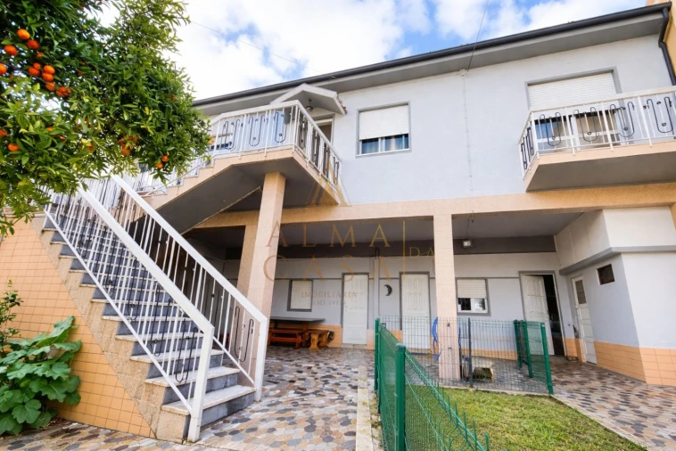 Moradia T4 para Venda em Baguim do Monte (Rio Tinto) Foto 2