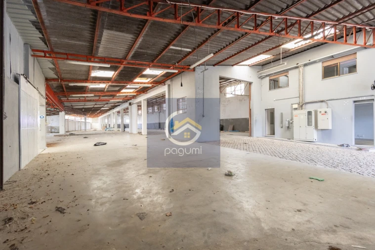 Armazém para Venda em Penamaior