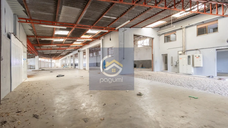 Armazém para Venda em Penamaior