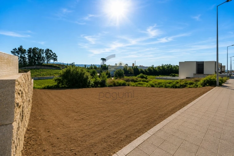 Terreno para Venda em Paredes Foto 2