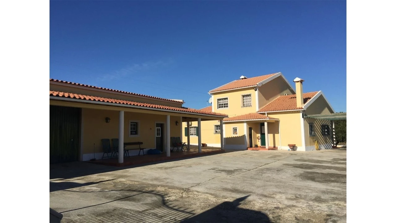 Moradia T5 para Venda em Aveiras de Cima Foto 1