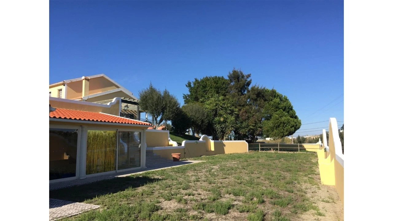 Moradia T5 para Venda em Aveiras de Cima Foto 5