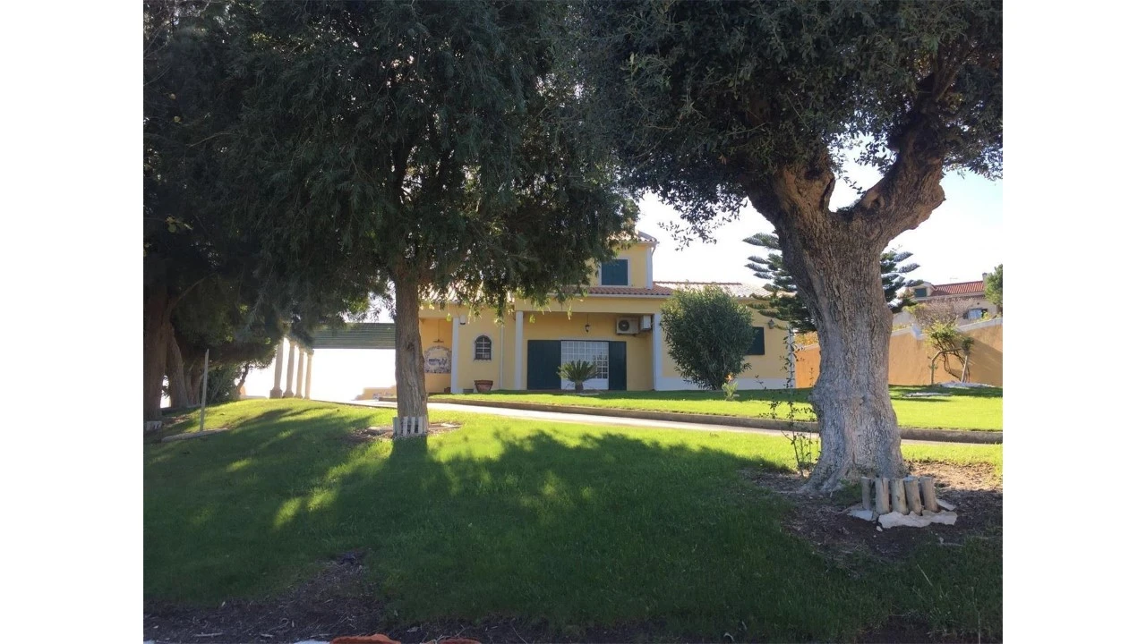 Moradia T5 para Venda em Aveiras de Cima Foto 6