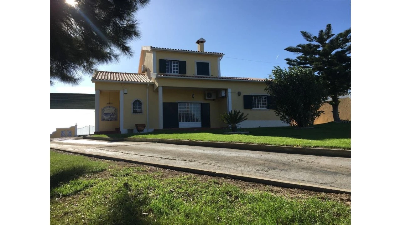 Moradia T5 para Venda em Aveiras de Cima Foto 7