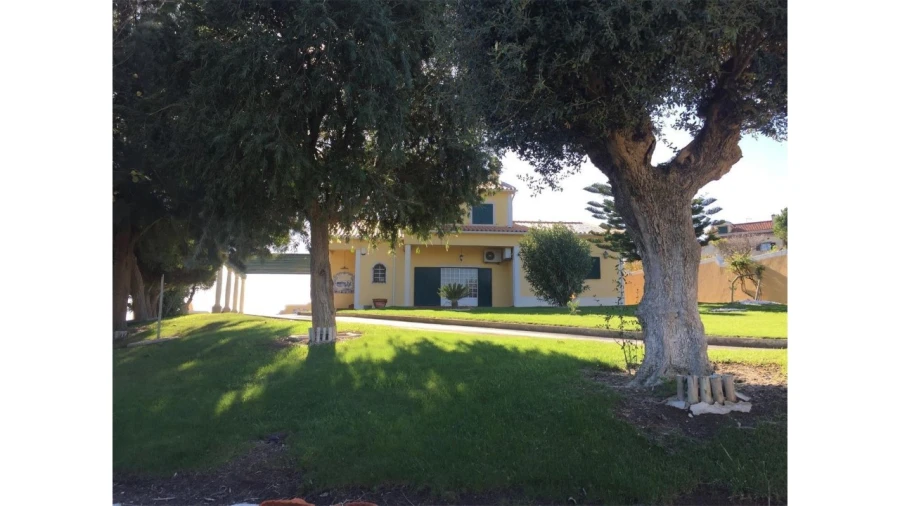 Moradia T5 para Venda em Aveiras de Cima Foto 6