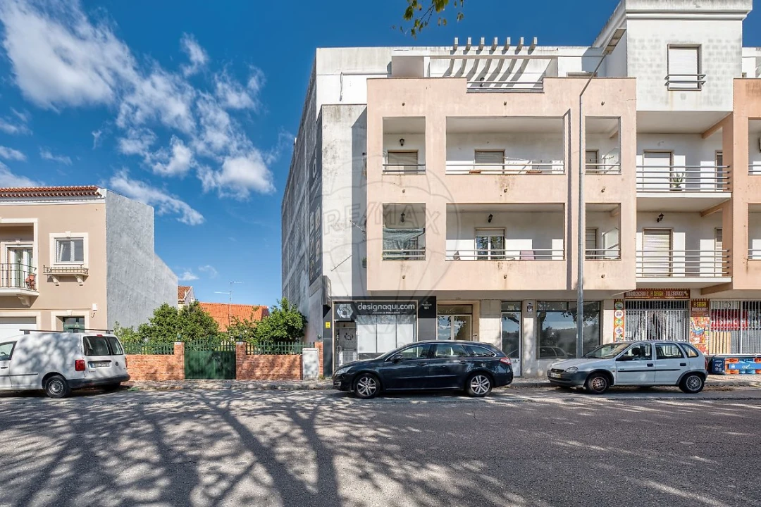 Loja para Venda em Almeirim Foto 2