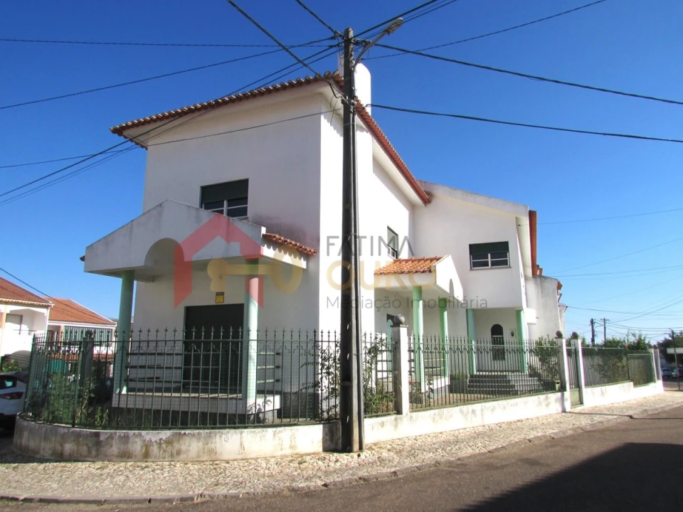 Moradia T4 para Venda em Assunção, Ajuda, Salvador e Santo Ildefonso Foto 2