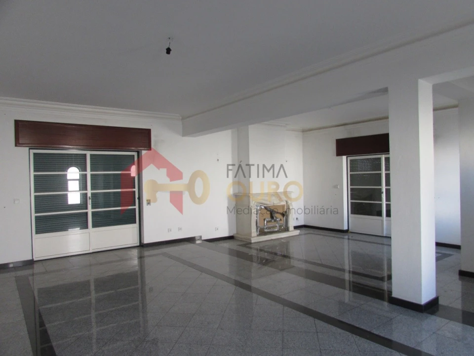 Moradia T4 para Venda em Assunção, Ajuda, Salvador e Santo Ildefonso Foto 6