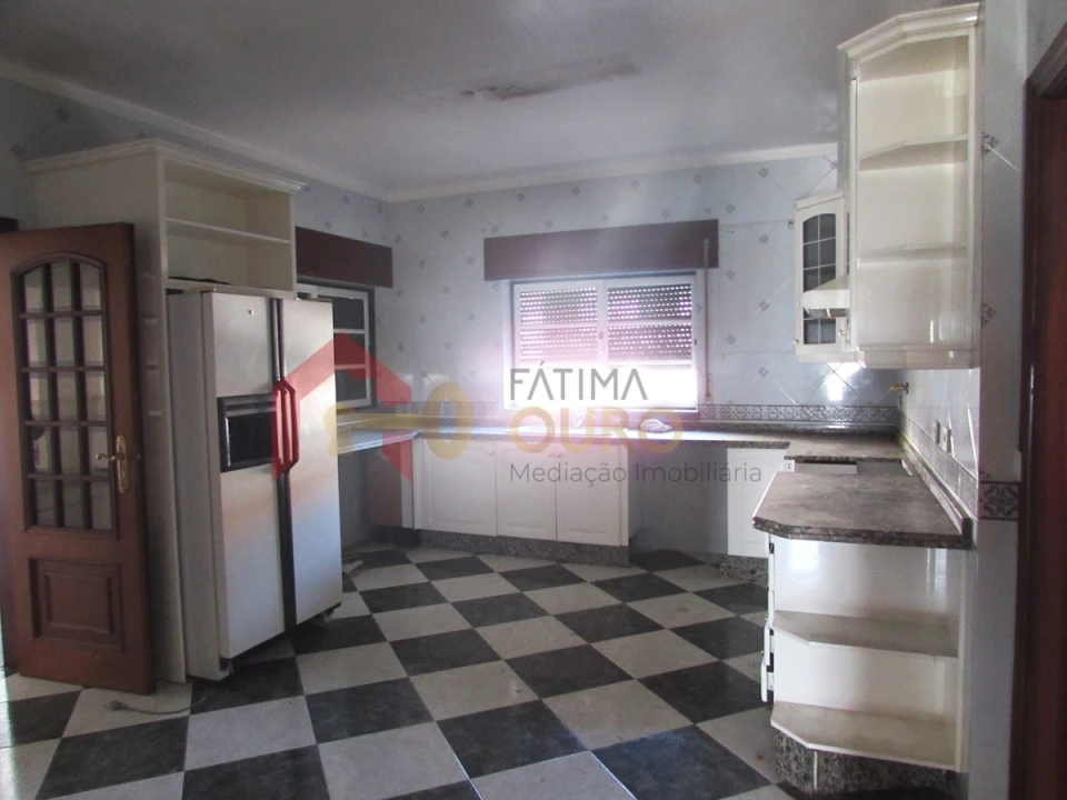 Moradia T4 para Venda em Assunção, Ajuda, Salvador e Santo Ildefonso Foto 8