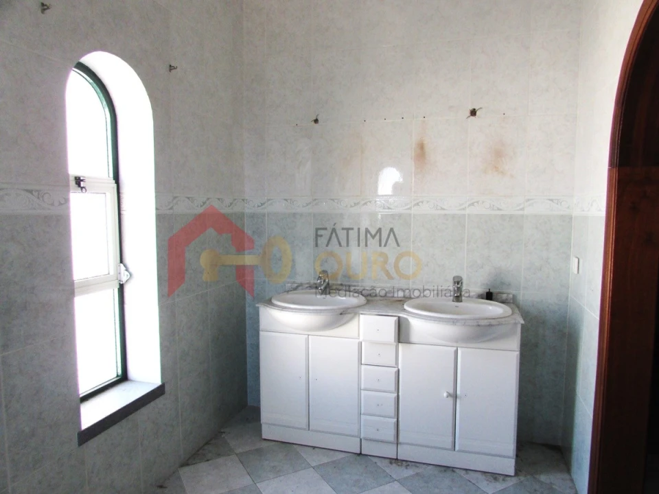 Moradia T4 para Venda em Assunção, Ajuda, Salvador e Santo Ildefonso Foto 18