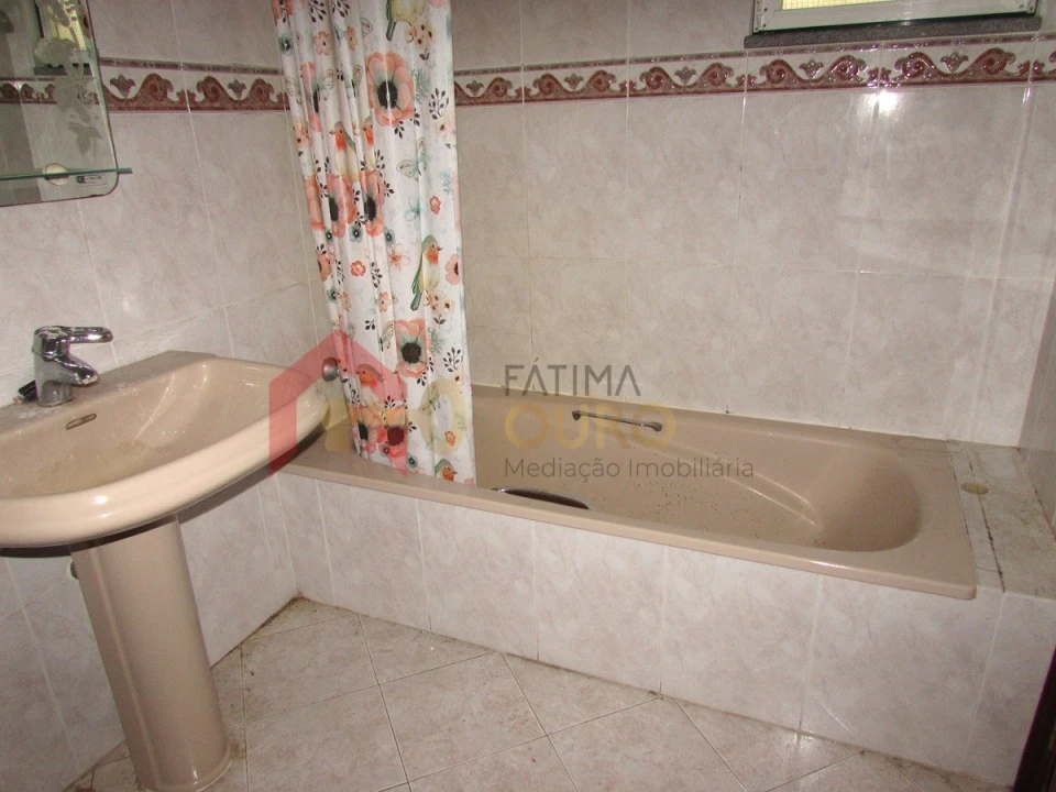 Moradia T4 para Venda em Assunção, Ajuda, Salvador e Santo Ildefonso Foto 22