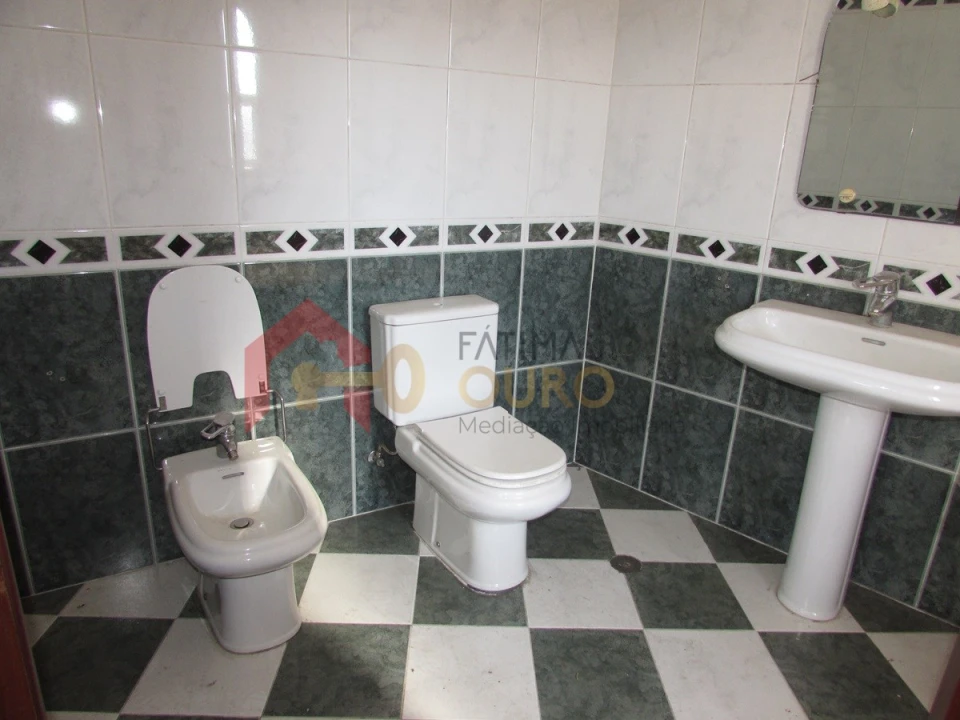 Moradia T4 para Venda em Assunção, Ajuda, Salvador e Santo Ildefonso Foto 25