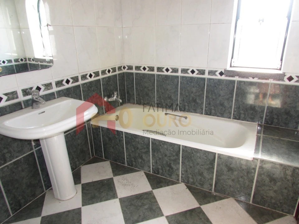 Moradia T4 para Venda em Assunção, Ajuda, Salvador e Santo Ildefonso Foto 26