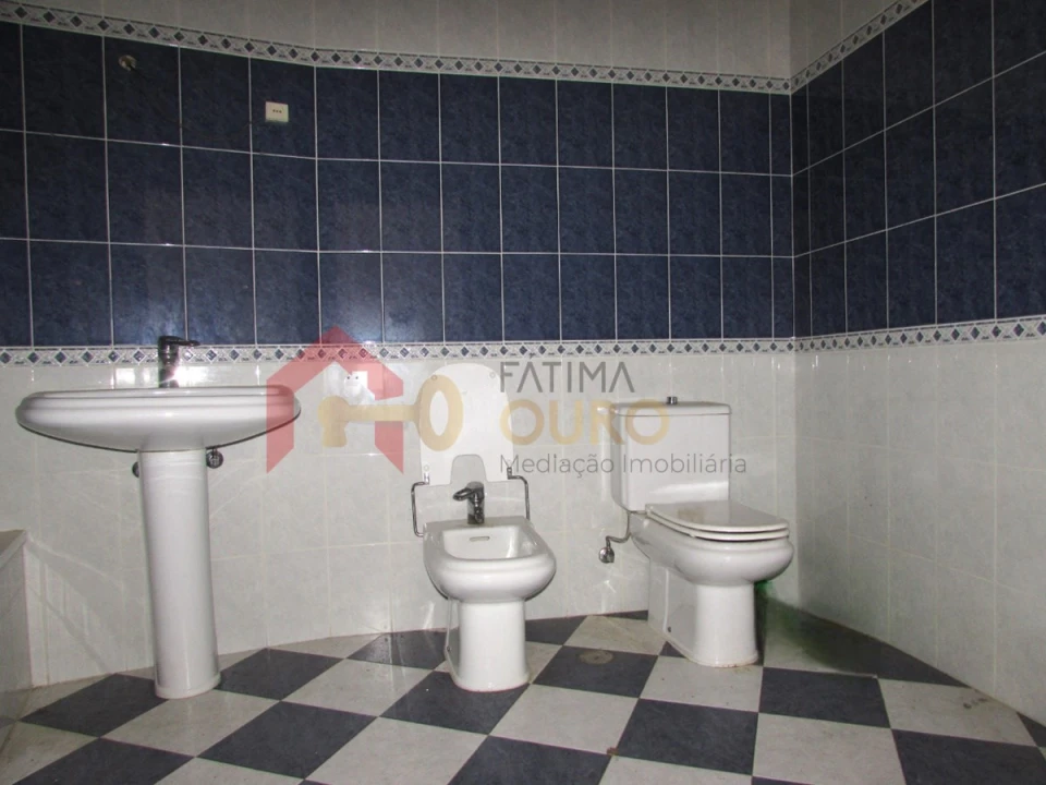 Moradia T4 para Venda em Assunção, Ajuda, Salvador e Santo Ildefonso Foto 29