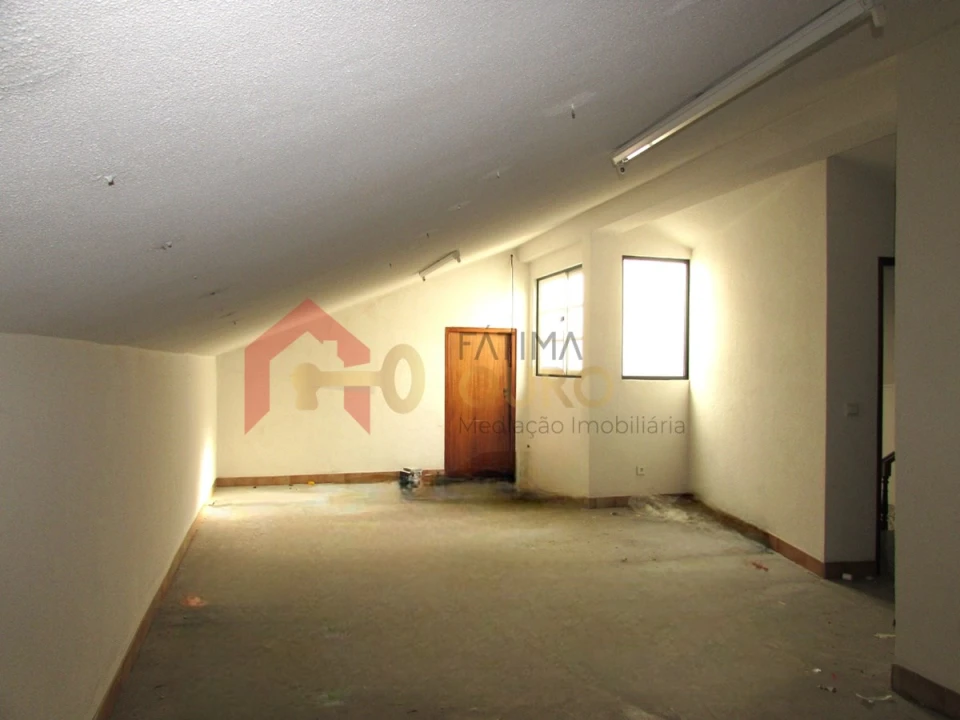 Moradia T4 para Venda em Assunção, Ajuda, Salvador e Santo Ildefonso Foto 31