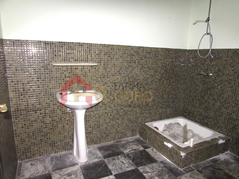 Moradia T4 para Venda em Assunção, Ajuda, Salvador e Santo Ildefonso Foto 35