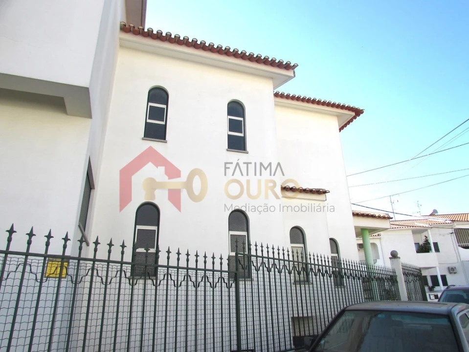 Moradia T4 para Venda em Assunção, Ajuda, Salvador e Santo Ildefonso Foto 40