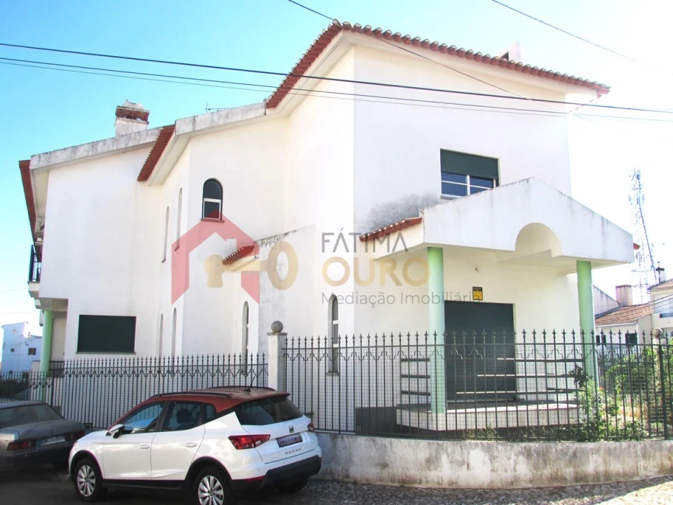 Moradia T4 para Venda em Assunção, Ajuda, Salvador e Santo Ildefonso Foto 41