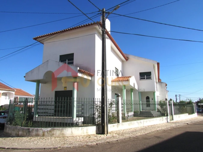 Moradia T4 para Venda em Assunção, Ajuda, Salvador e Santo Ildefonso Foto 2