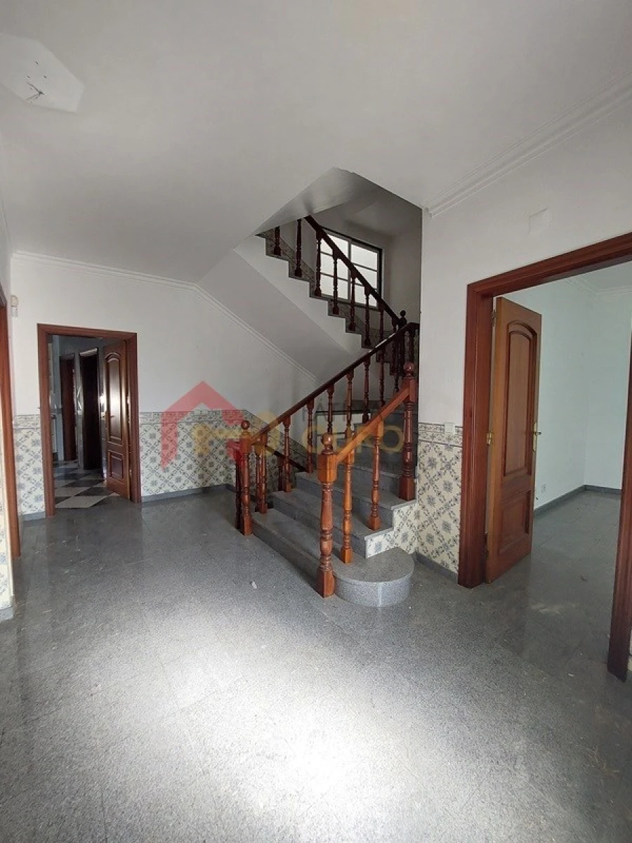 Moradia T4 para Venda em Assunção, Ajuda, Salvador e Santo Ildefonso Foto 3