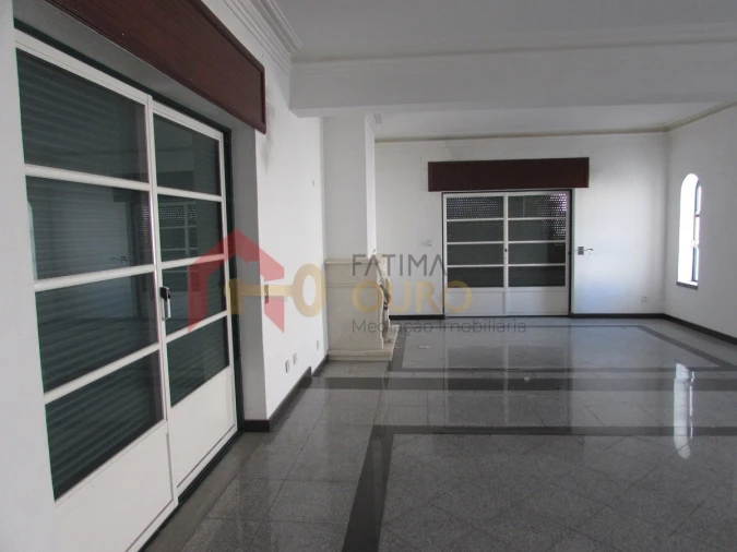 Moradia T4 para Venda em Assunção, Ajuda, Salvador e Santo Ildefonso Foto 5