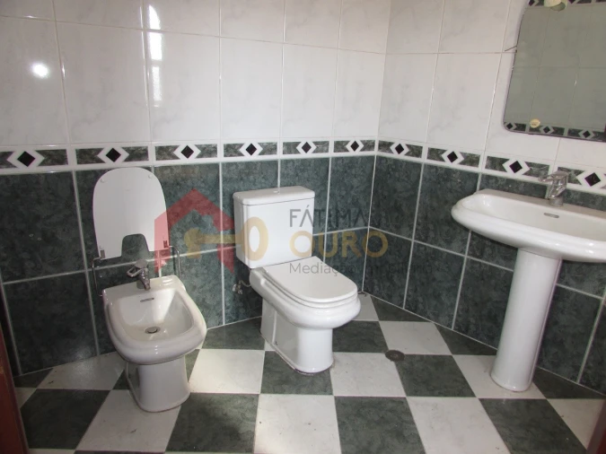 Moradia T4 para Venda em Assunção, Ajuda, Salvador e Santo Ildefonso Foto 25