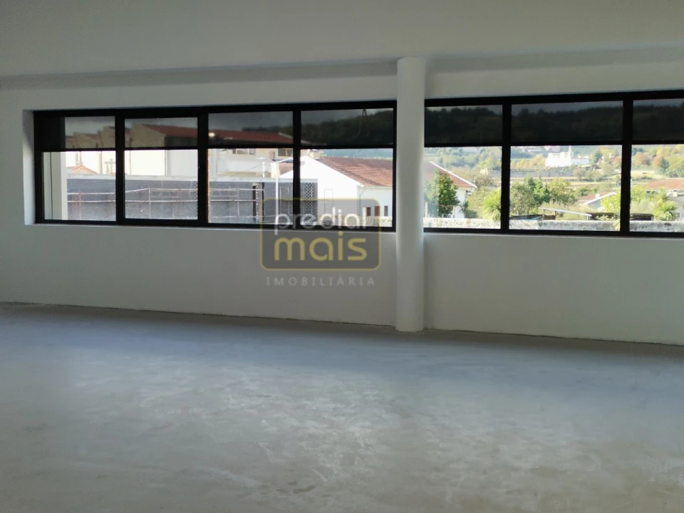 Armazém para Arrendamento em Vermoim Foto 4