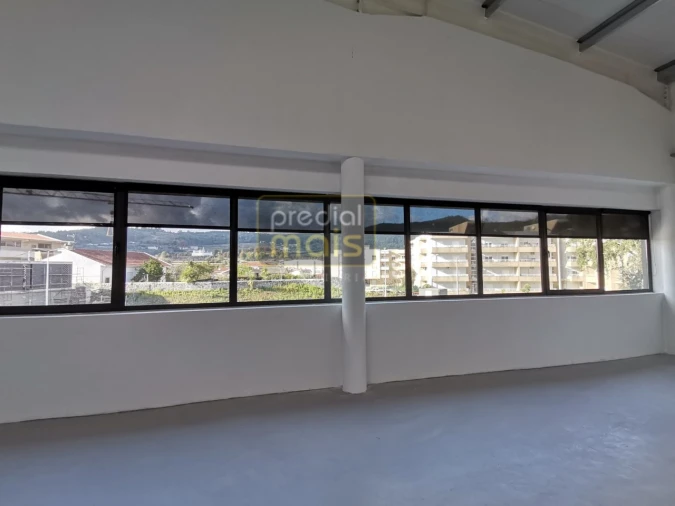 Armazém para Arrendamento em Vermoim Foto 2