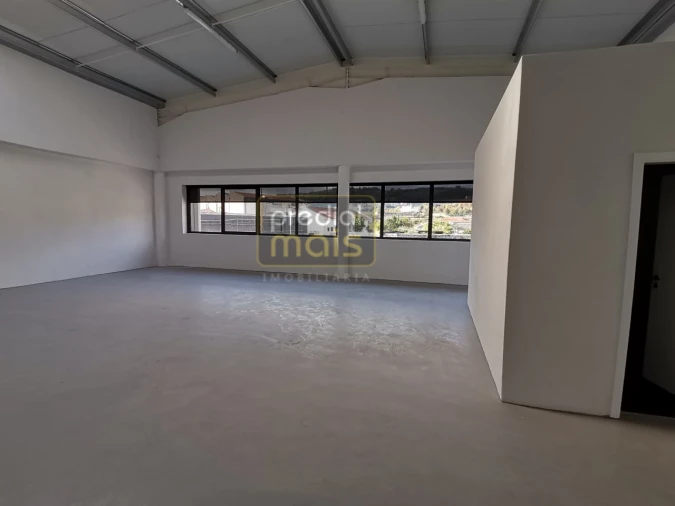 Armazém para Arrendamento em Vermoim Foto 3