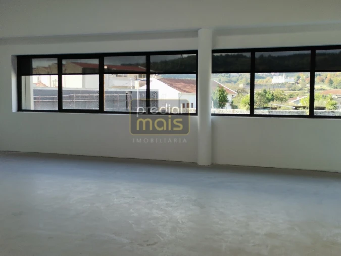 Armazém para Arrendamento em Vermoim Foto 4