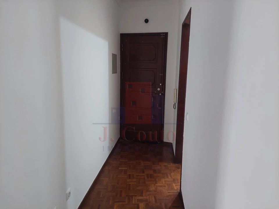 Apartamento T4 para Arrendamento em Nossa Senhora do Pópulo, Coto e São Gregório Foto 4