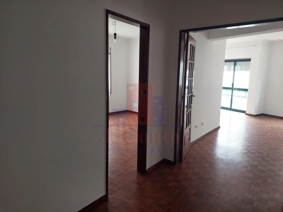 Apartamento T4 para Arrendamento em Nossa Senhora do Pópulo, Coto e São Gregório Foto 7