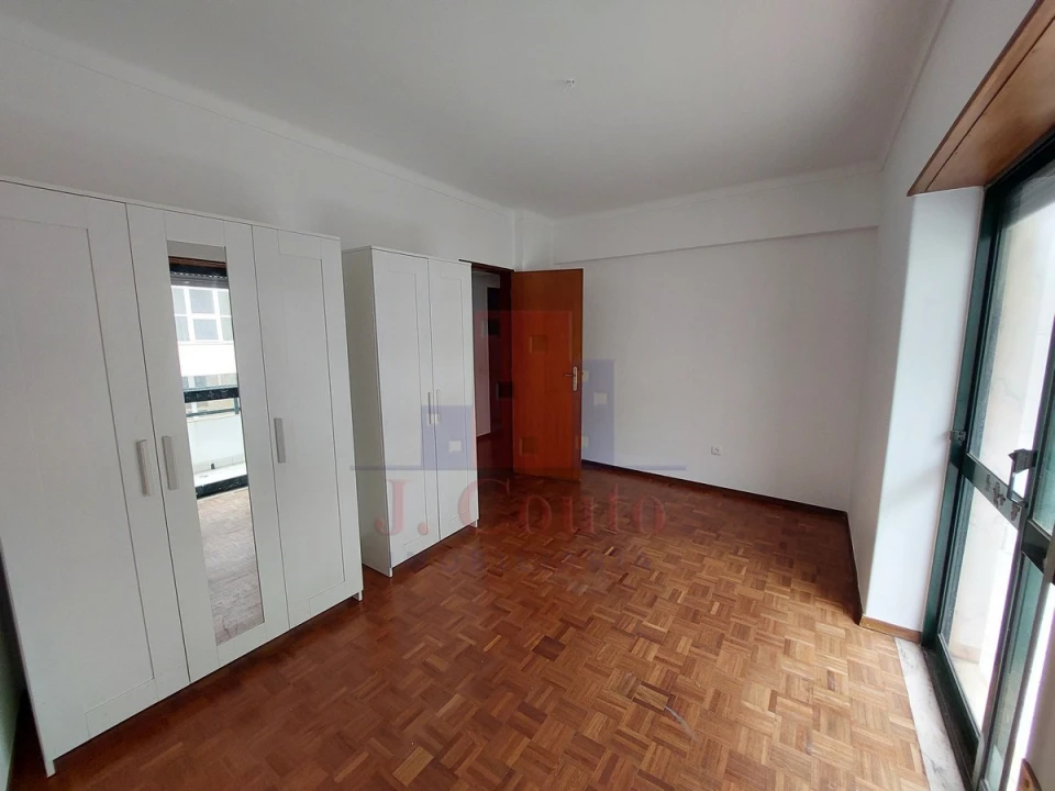 Apartamento T4 para Arrendamento em Nossa Senhora do Pópulo, Coto e São Gregório Foto 14