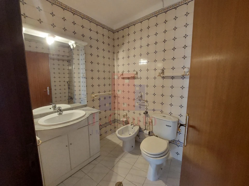 Apartamento T4 para Arrendamento em Nossa Senhora do Pópulo, Coto e São Gregório Foto 15