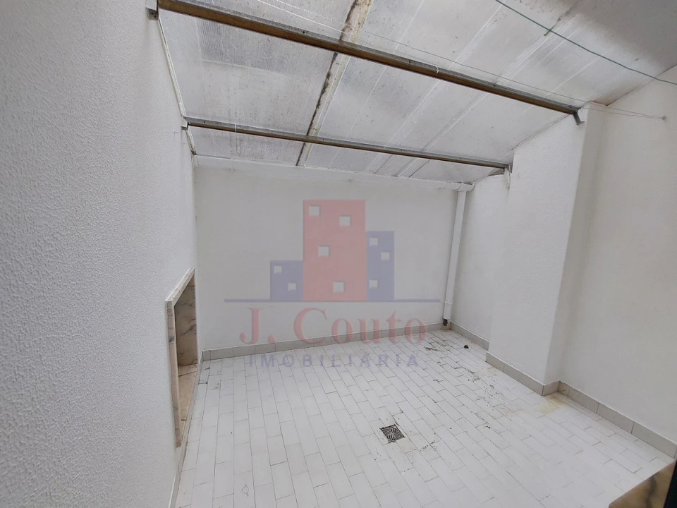 Apartamento T4 para Arrendamento em Nossa Senhora do Pópulo, Coto e São Gregório Foto 18